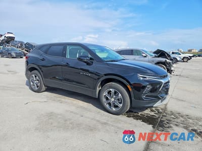 Czwarte zdjęcie samochodu z boku: 2025 CHEVROLET BLAZER 2LT VIN:3GNKBCR4XSS158603 - miniatura