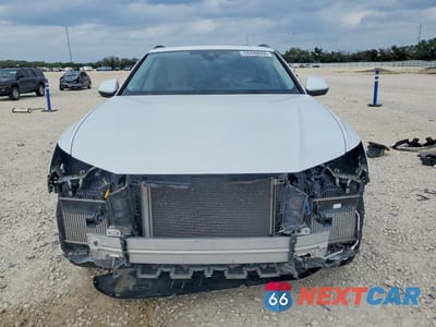 Piąte zdjęcie samochodu w środku: 2023 AUDI Q8 PREMIUM VIN:WA1AVBF16PD012426 - miniatura