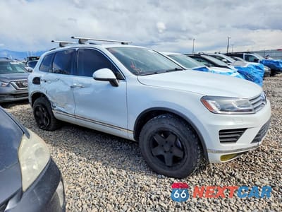 Czwarte zdjęcie samochodu z boku: 2015 VOLKSWAGEN TOUAREG V6 TDI VIN:WVGEP9BP0FD002764 - miniatura