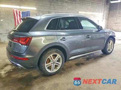 Trzecie zdjęcie samochodu z tyłu: 2024 AUDI Q5 E PREMIUM 55 VIN:WA1G2AFYXR2130861 - miniatura