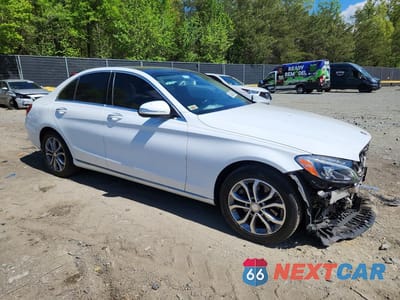 Czwarte zdjęcie samochodu z boku: 2015 MERCEDES-BENZ C 300 4MATIC VIN:55SWF4KB1FU049425 - miniatura