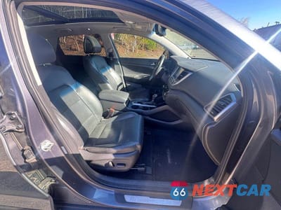 Piąte zdjęcie samochodu w środku: 2016 HYUNDAI TUCSON LIMITED VIN:KM8J3CA23GU217084 - miniatura