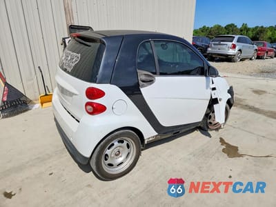 Trzecie zdjęcie samochodu z tyłu: 2013 SMART FORTWO PURE VIN:WMEEJ3BA8DK666805 - miniatura