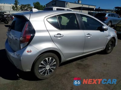 Trzecie zdjęcie samochodu z tyłu: 2016 TOYOTA PRIUS C ONE VIN:JTDKDTB37G1133106 - miniatura