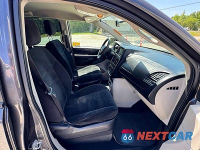 Piąte zdjęcie samochodu w środku: 2016 DODGE GRAND CARAVAN SE VIN:2C4RDGBG5GR154900 - miniatura