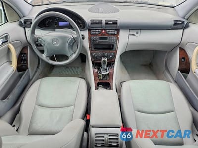 Zdjęcie 8 z 12 samochodu: 2004 MERCEDES-BENZ C 240 4MATIC VIN:WDBRF81J14F553835 - miniatura