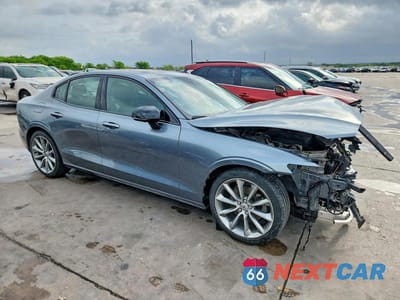 Czwarte zdjęcie samochodu z boku: 2021 VOLVO S60 T5 MOMENTUM VIN:7JR102TZ4MG113524 - miniatura