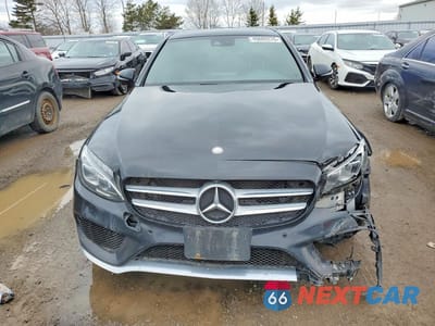 Piąte zdjęcie samochodu w środku: 2017 MERCEDES-BENZ C 300 4MATIC VIN:55SWF4KB0HU188237 - miniatura