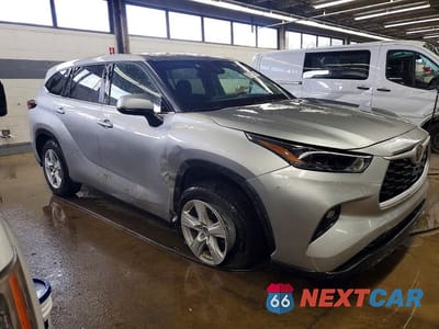 Czwarte zdjęcie samochodu z boku: 2024 TOYOTA HIGHLANDER LE VIN:5TDKDRAHXRS533151 - miniatura