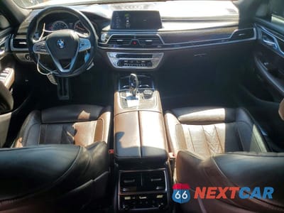 Zdjęcie 8 z 12 samochodu: 2016 BMW 740 VIN:WBA7E2C53GG547894 - miniatura