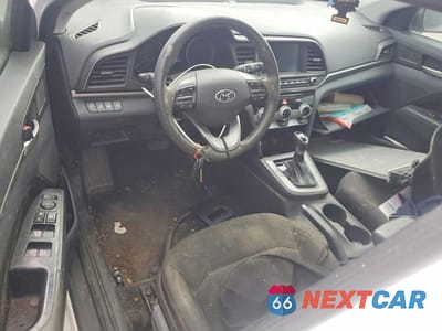 Zdjęcie 8 z 12 samochodu: 2019 HYUNDAI ELANTRA SEL VIN:5NPD84LF3KH436641 - miniatura