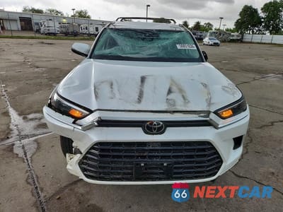 Piąte zdjęcie samochodu w środku: 2026 TOYOTA GRAND HIGHLANDER XLE VIN:5TDAAAB59TS107596 - miniatura