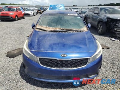 Piąte zdjęcie samochodu w środku: 2017 KIA FORTE LX VIN:3KPFK4A72HE078094 - miniatura