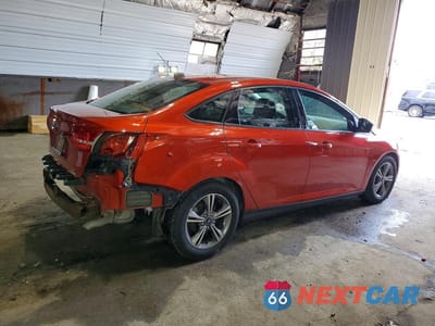 Trzecie zdjęcie samochodu z tyłu: 2018 FORD FOCUS SE VIN:1FADP3FE6JL254741 - miniatura