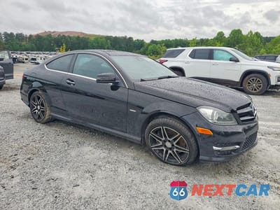Czwarte zdjęcie samochodu z boku: 2014 MERCEDES-BENZ C 250 VIN:WDDGJ4HB9EG190264 - miniatura