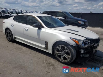 Czwarte zdjęcie samochodu z boku: 2020 KIA STINGER GT-LINE VIN:KNAE15LA1L6077155 - miniatura