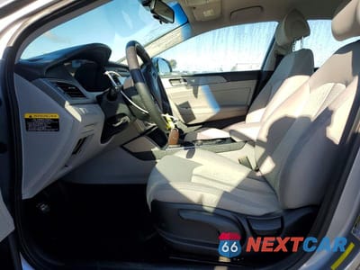 Zdjęcie 7 z 12 samochodu: 2017 HYUNDAI SONATA HYBRID SE VIN:KMHE24L1XHA046724 - miniatura