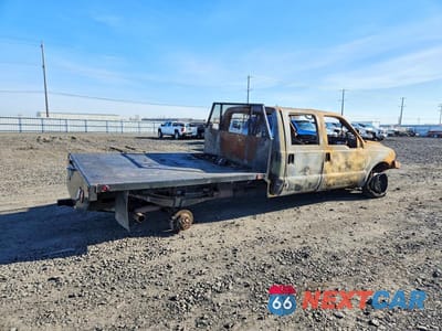 Trzecie zdjęcie samochodu z tyłu: 2002 FORD F350 SUPER DUTY FLATBED TRUCK VIN:1FDSW35F41ED60460 - miniatura