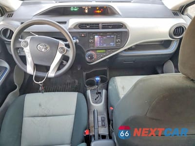 Zdjęcie 8 z 13 samochodu: 2012 TOYOTA PRIUS C THREE VIN:JTDKDTB33C1511075 - miniatura