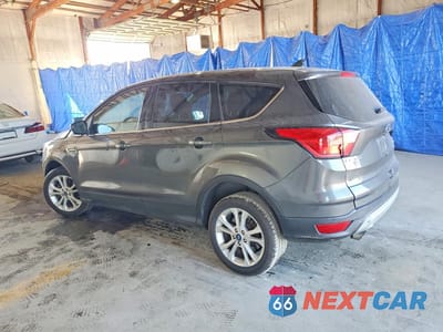 Drugie zdjęcie samochodu z przodu: 2019 FORD ESCAPE SE VIN:1FMCU0GD4KUA51535 - miniatura