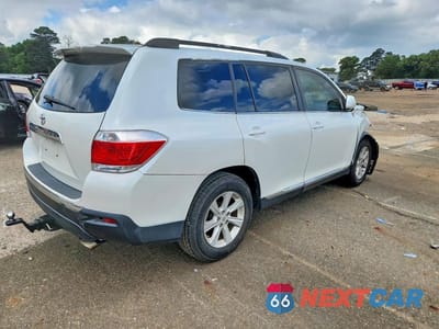 Trzecie zdjęcie samochodu z tyłu: 2011 TOYOTA HIGHLANDER BASE VIN:5TDZA3EH2BS015328 - miniatura