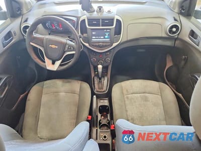 Zdjęcie 8 z 12 samochodu: 2017 CHEVROLET SONIC LS VIN:1G1JB5SG7H4153610 - miniatura