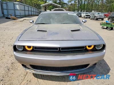 Piąte zdjęcie samochodu w środku: 2017 DODGE CHALLENGER SXT VIN:2C3CDZAG7HH641031 - miniatura