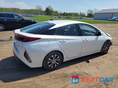 Trzecie zdjęcie samochodu z tyłu: 2021 TOYOTA PRIUS PRIME XLE VIN:JTDKAMFP6M3167226 - miniatura