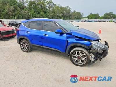 Czwarte zdjęcie samochodu z boku: 2021 KIA SELTOS SX VIN:KNDETCA28M7159117 - miniatura