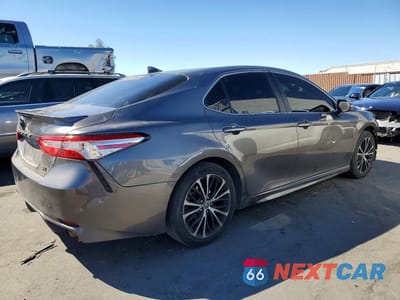 Trzecie zdjęcie samochodu z tyłu: 2020 TOYOTA CAMRY SE VIN:4T1G11AK2LU504639 - miniatura