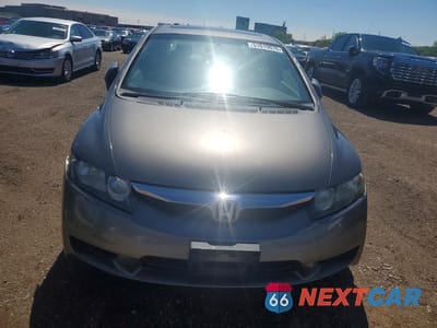Piąte zdjęcie samochodu w środku: 2008 HONDA CIVIC LX VIN:1HGFA16538L109712 - miniatura