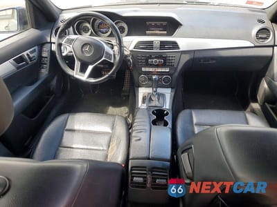 Zdjęcie 8 z 12 samochodu: 2014 MERCEDES-BENZ C 300 4MATIC VIN:WDDGF8AB3ER318683 - miniatura