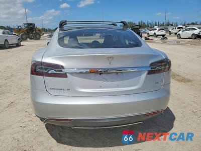 Zdjęcie 6 z 13 samochodu: 2013 TESLA MODEL S VIN:5YJSA1CN4DFP04115 - miniatura