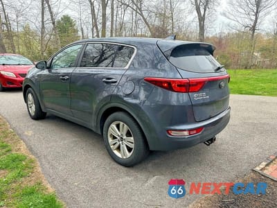 Trzecie zdjęcie samochodu z tyłu: 2019 KIA SPORTAGE LX VIN:KNDPMCACXK7584463 - miniatura