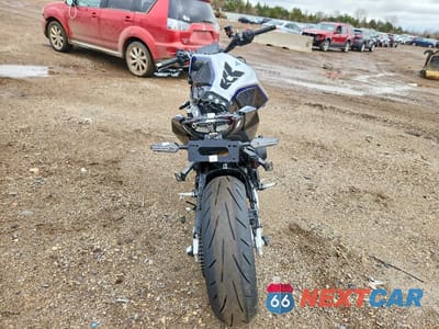 Czwarte zdjęcie samochodu z boku: 2025 YAMAHA MT09 SP VIN:JYARN95E3SA001704 - miniatura