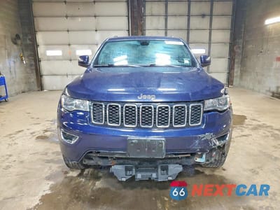 Piąte zdjęcie samochodu w środku: 2018 JEEP GRAND CHEROKEE LAREDO VIN:1C4RJFAG6JC468978 - miniatura
