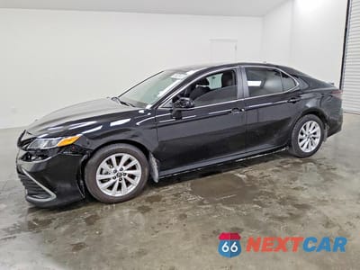 2024 TOYOTA CAMRY LE 4T1C11AK3RU226518 - główne zdjęcie licytacji z USA - miniatura