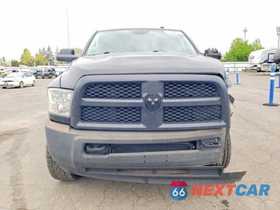Piąte zdjęcie samochodu w środku: 2017 RAM 2500 ST VIN:3C6UR5CL8HG569123 - miniatura