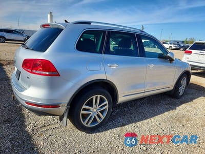 Trzecie zdjęcie samochodu z tyłu: 2015 VOLKSWAGEN TOUAREG V6 VIN:WVGEF9BP2FD007354 - miniatura