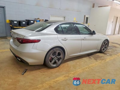 Trzecie zdjęcie samochodu z tyłu: 2017 ALFA ROMEO GIULIA VIN:ZARFAEBN6H7551961 - miniatura