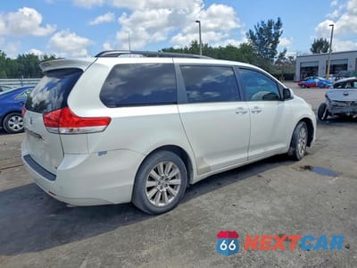 Trzecie zdjęcie samochodu z tyłu: 2011 TOYOTA SIENNA LIMITED 7-PASSENGER VIN:5TDYK3DC9BS017723 - miniatura