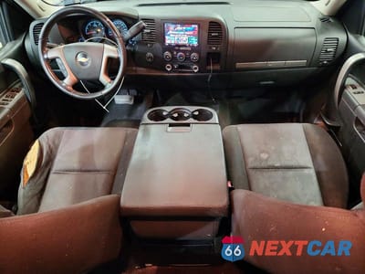 Zdjęcie 8 z 12 samochodu: 2011 CHEVROLET SILVERADO K1500 LT VIN:1GCRKSE37BZ332564 - miniatura