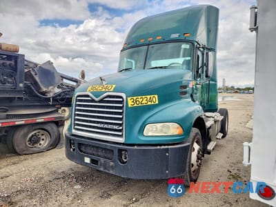 Drugie zdjęcie samochodu z przodu: 2017 MACK CXU612 SEMI TRUCK VIN:1M1AW01X3HM009648 - miniatura