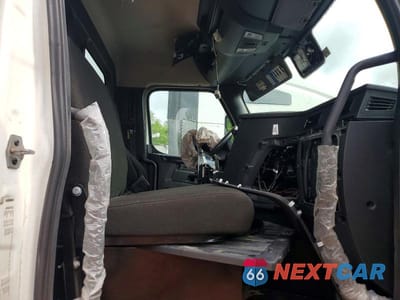 Piąte zdjęcie samochodu w środku: 2023 FREIGHTLINER CASCADIA 126 SEMI TRUCK VIN:3AKJHLDV1PSNS4476 - miniatura