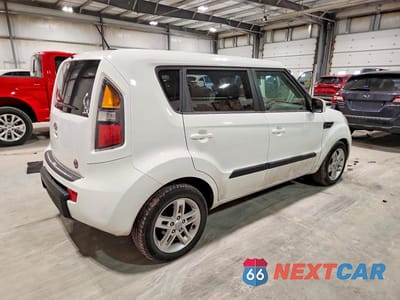 Trzecie zdjęcie samochodu z tyłu: 2011 KIA SOUL + VIN:KNDJT2A27B7709414 - miniatura