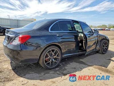 Trzecie zdjęcie samochodu z tyłu: 2018 MERCEDES-BENZ C 300 4MATIC VIN:55SWF4KB2JU240764 - miniatura