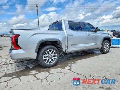 Trzecie zdjęcie samochodu z tyłu: 2026 TOYOTA TUNDRA 1794 EDITION HV VIN:5TFMC5DBXTX131241 - miniatura