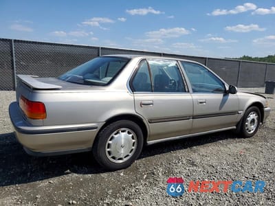 Trzecie zdjęcie samochodu z tyłu: 1992 HONDA ACCORD EX VIN:1HGCB7678NA008323 - miniatura