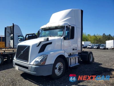 Drugie zdjęcie samochodu z przodu: 2018 VOLVO VNL SEMI TRUCK VIN:4V4N39TG8JN892808 - miniatura