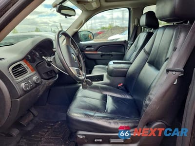 Zdjęcie 7 z 13 samochodu: 2012 CHEVROLET SUBURBAN K1500 LT VIN:1GNSKJE75CR189296 - miniatura
